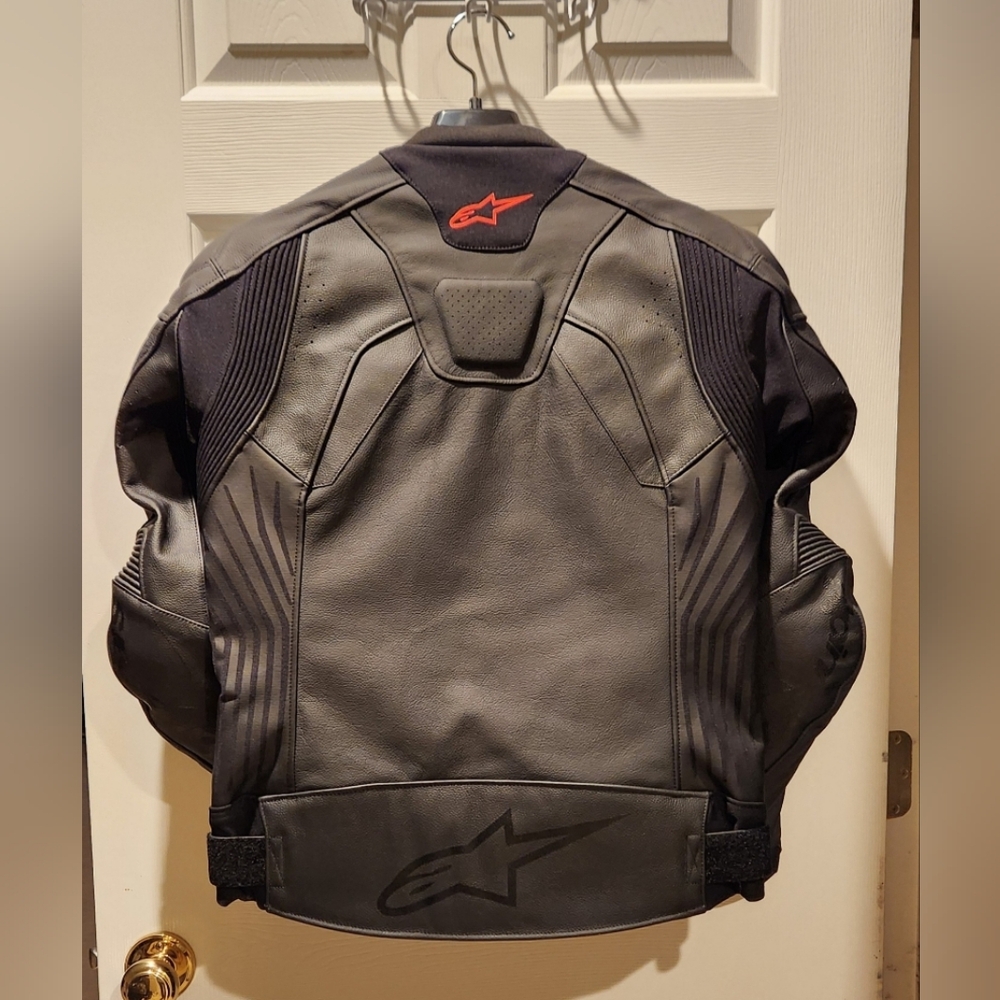 Motorcycle Riding Jacket - Picture 2 of 11